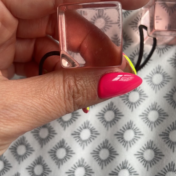 Louis Vuitton Vintage Plastic/Resin Hair Cube Tie in Translucent Pink - Picture 7 of 8